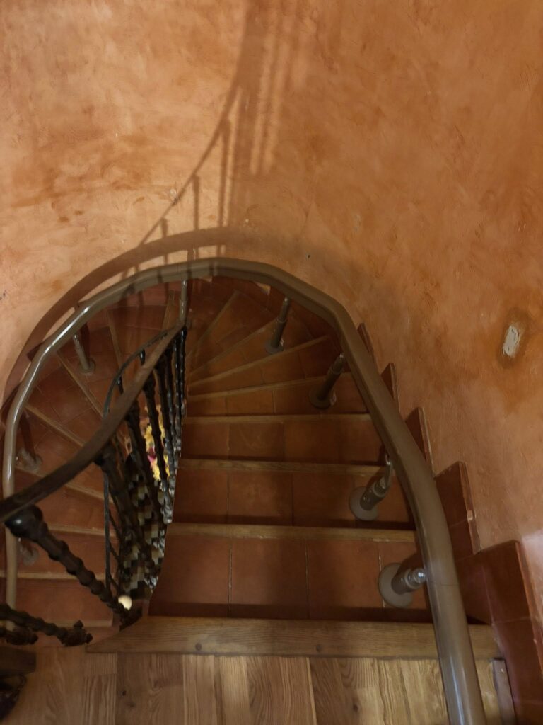 bel-air-autonomie - escalier avec rampe pour monte escalier